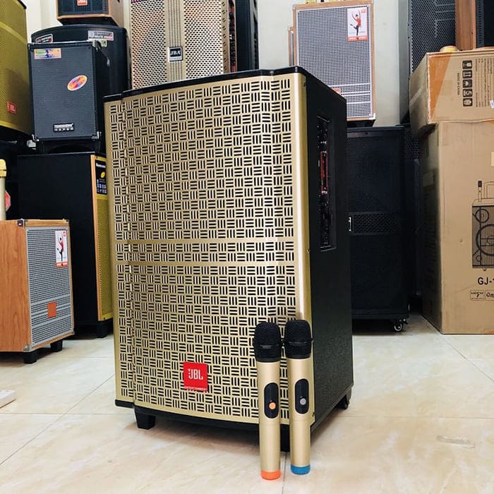 Loa kéo JBL với thiết kế khổng lồ nhưng linh hoạt Loa kéo JBL với thiết kế khổng lồ nhưng linh hoạt
