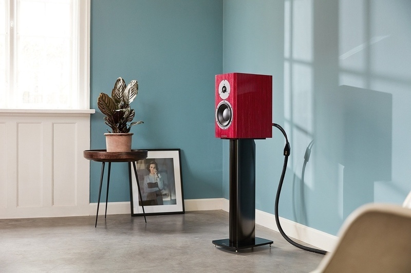 Mua chân loa cho sân khấu giá rẻ tại Lạc Việt Audio